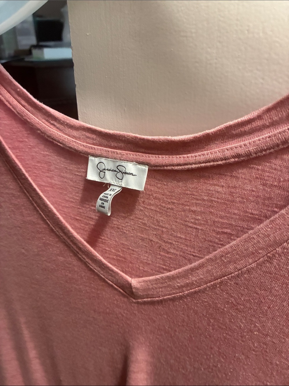Jessica Simpson Mauve Pink V-Neck Short Sleeve Tee - Picture 3 of 5